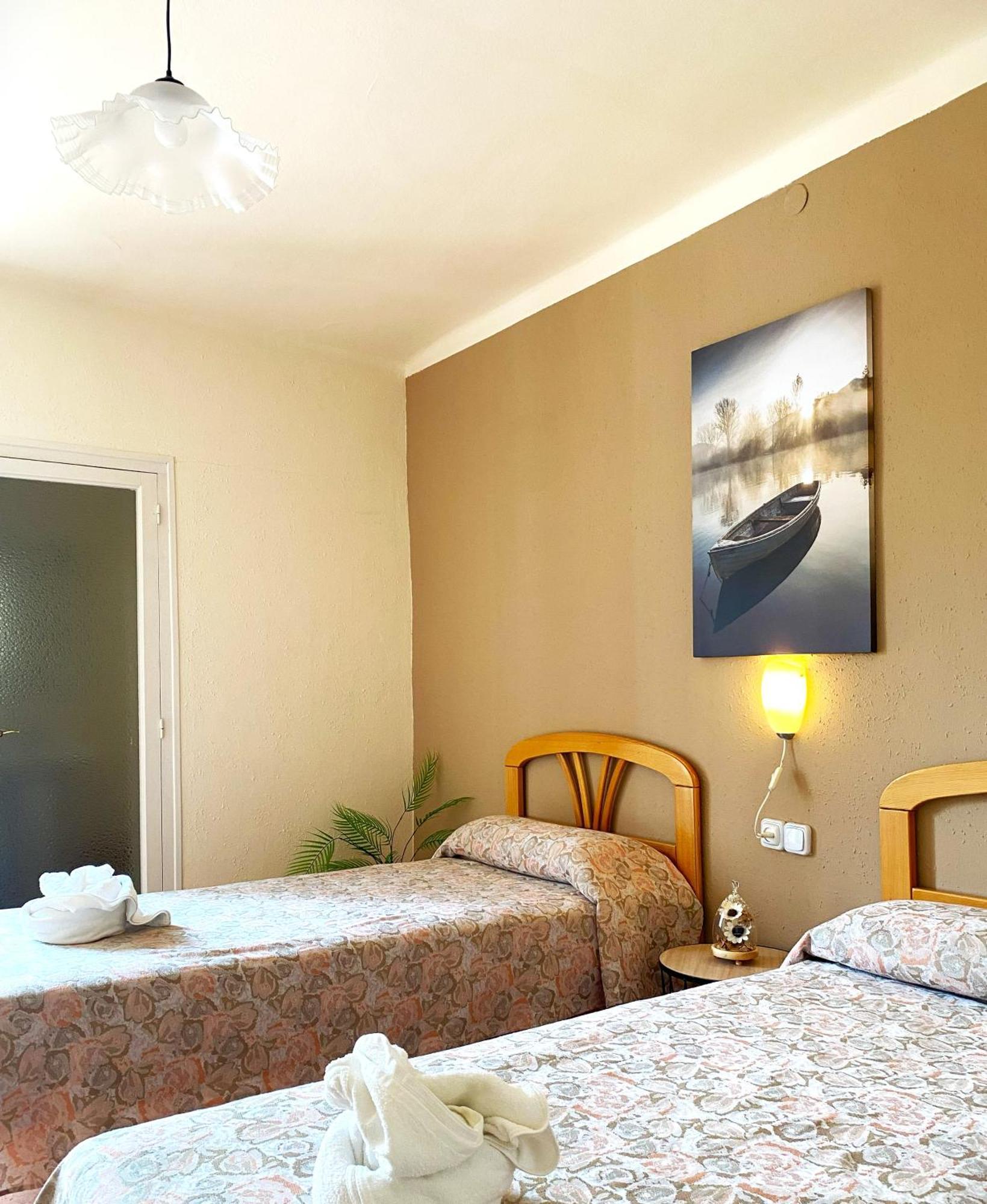 Hostal Lleida Segur de Calafell Exterior foto